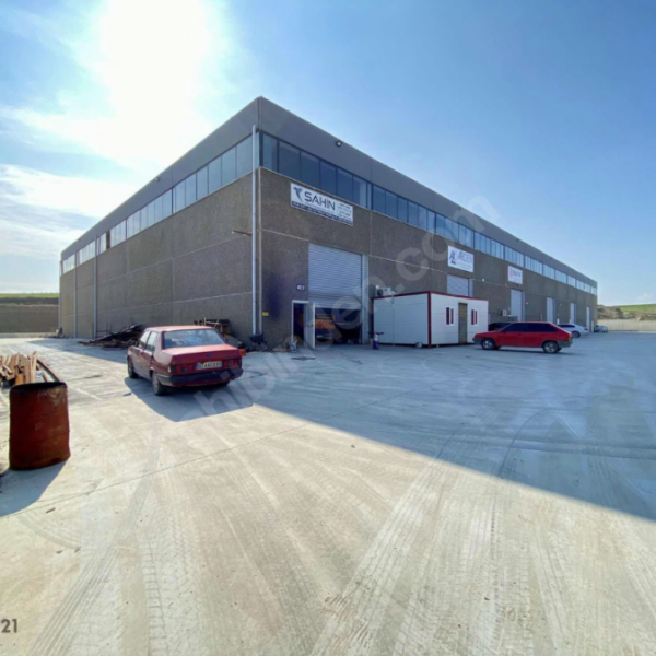 Bozburun'da Satılık 600m2 Köşe Fabrika Holü