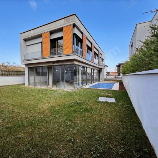 ŞİRİNKÖY'DE ULTRA LÜKS VİLLA