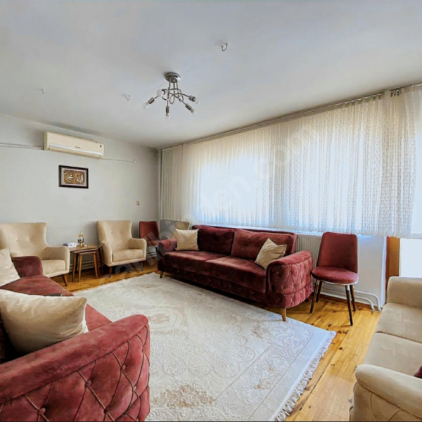 Anafartalar'da Cadde Üzerinde Satılık Dükkan ve Daire